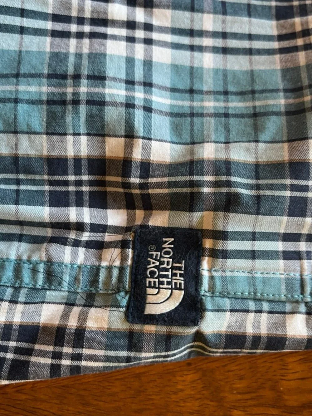 Title: The North Face Men's Plaid Short Sleeve Button Up Shirt Medium